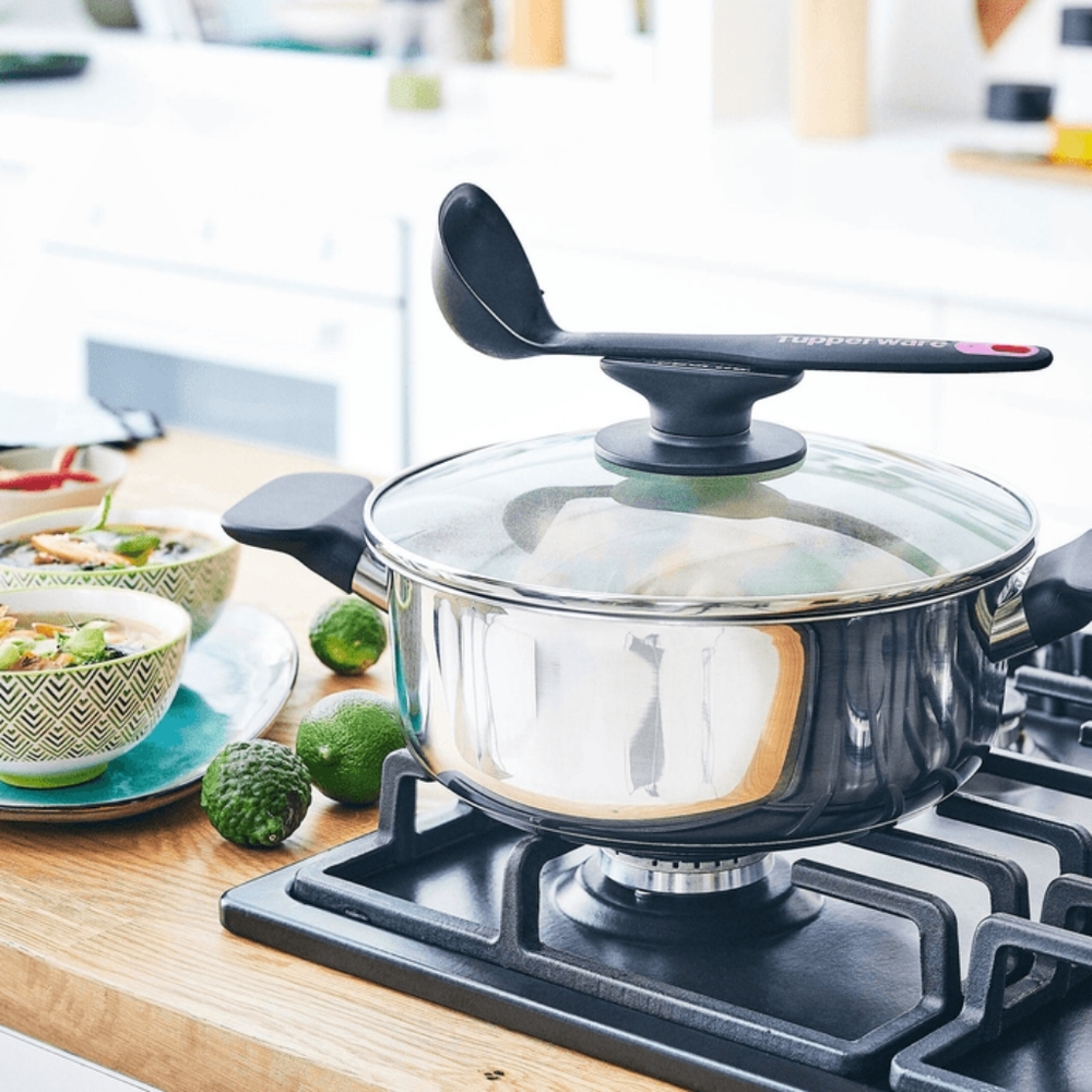 TUPPERWARE 4.2'Qt/4L Pot